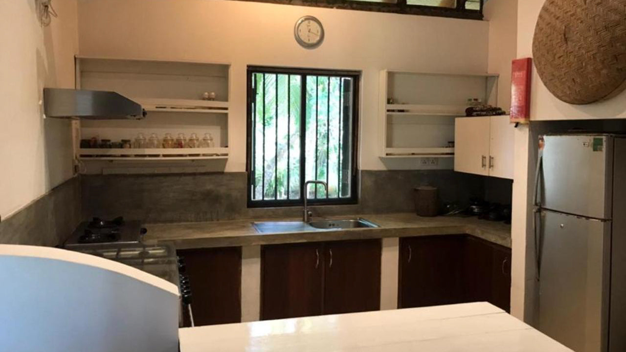 Blue Heights, Dikwella