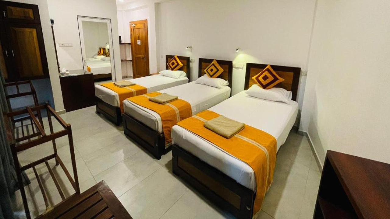 House on the Bend, Hiriketiya