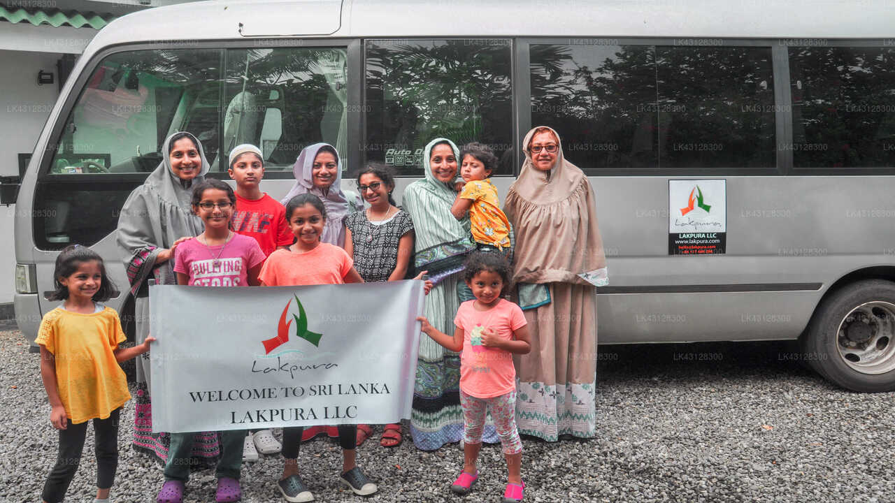 Transfer between Colombo Airport (CMB) and Otel Chalets, Gampaha