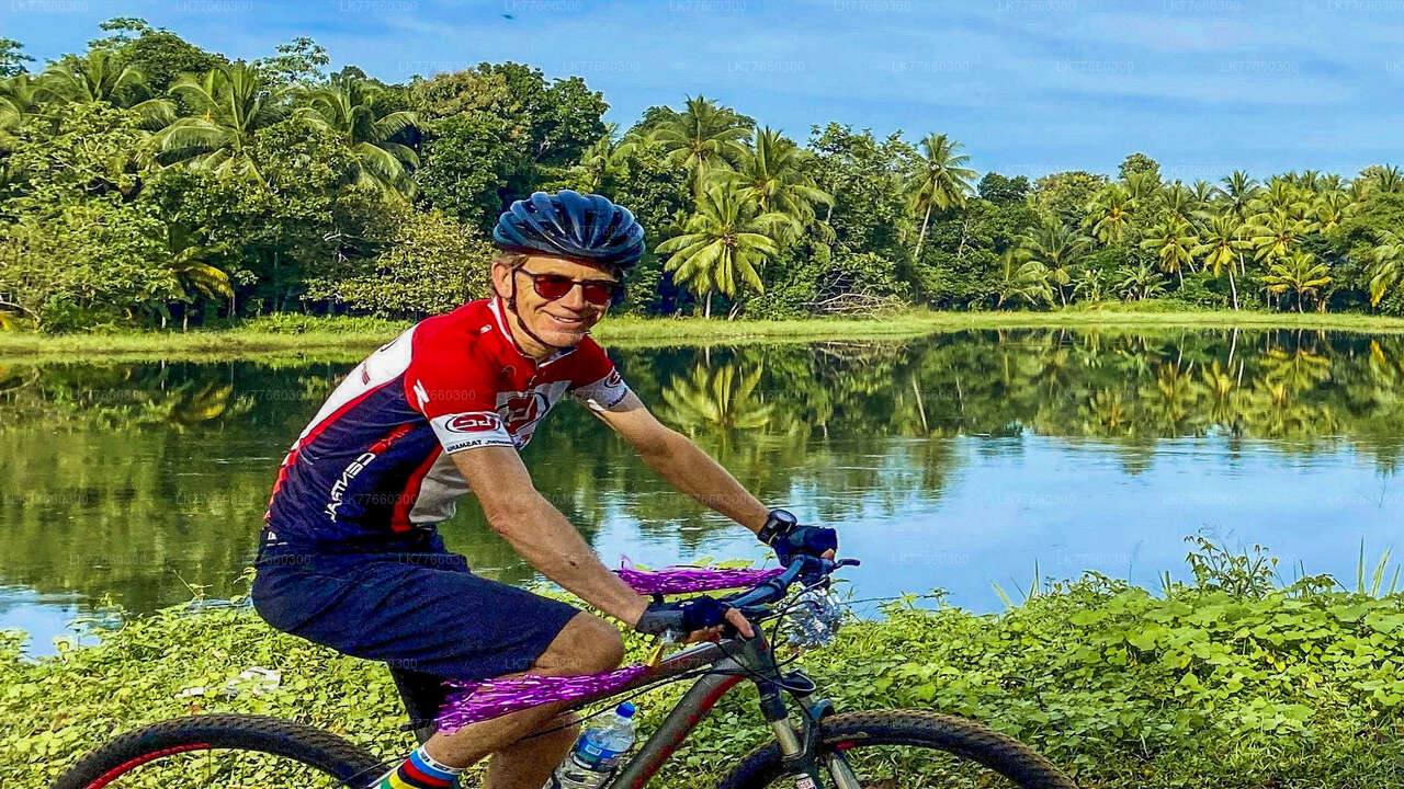 Thalangama Wetland Cycling Tour from Colombo