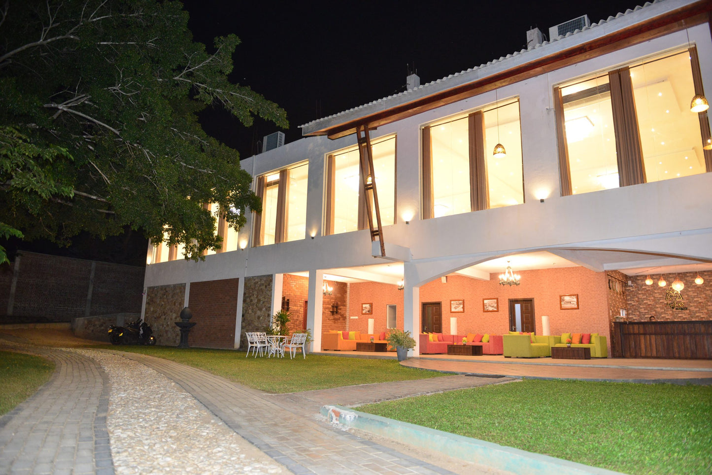 Agbo Hotel, Giritale