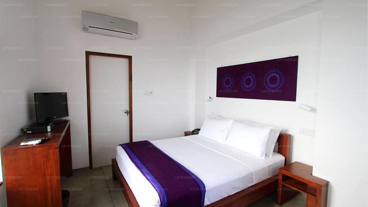 The Ocean Front, Colombo