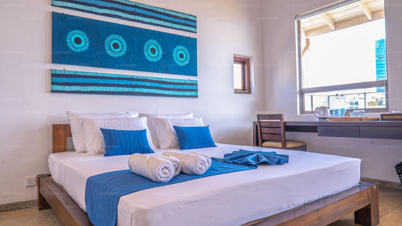 The Ocean Front, Colombo