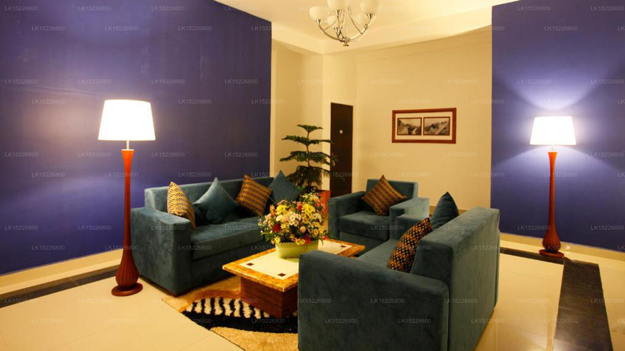 The Queeensburry City Hotel, Nuwara Eliya