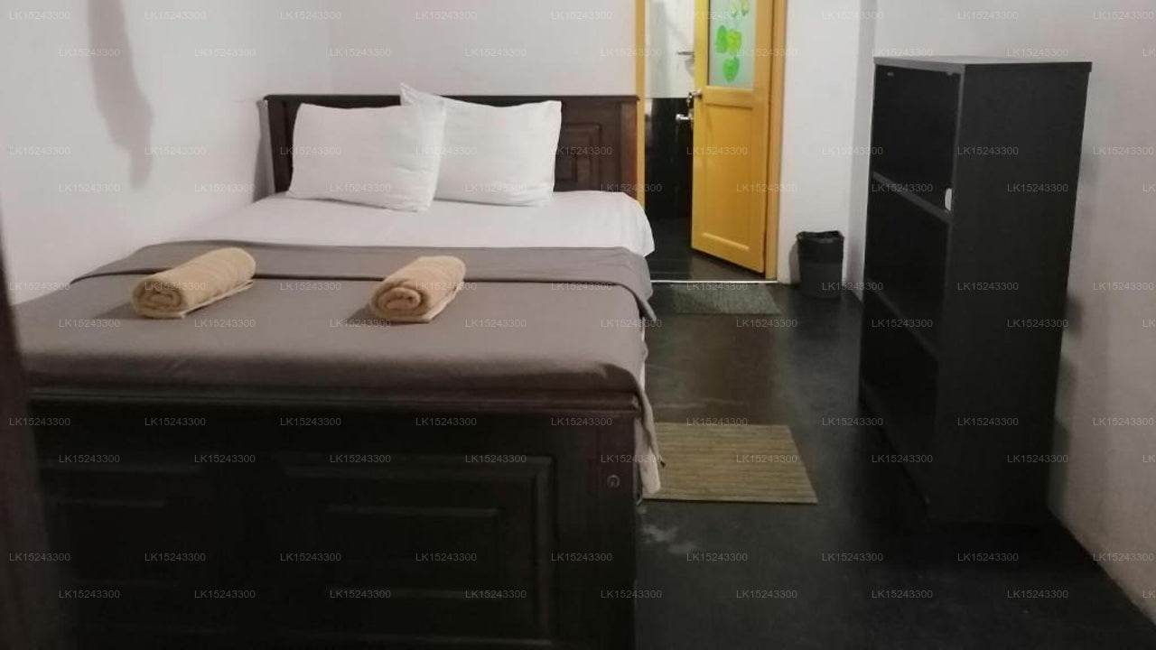 Villa Eden Paradise, Ella