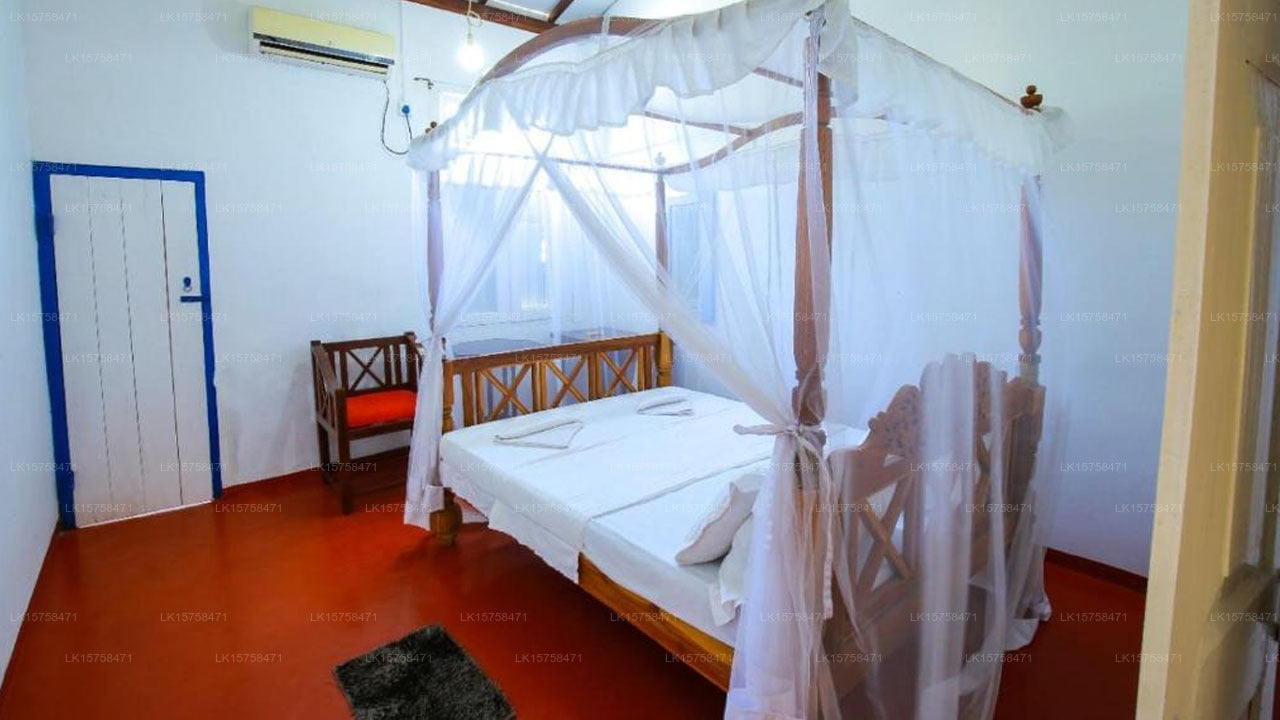 Bliss Bay at the rock, Nilaveli