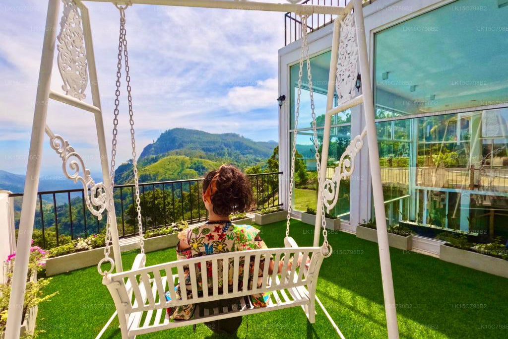 Hotel Heaven's Edge, Ella