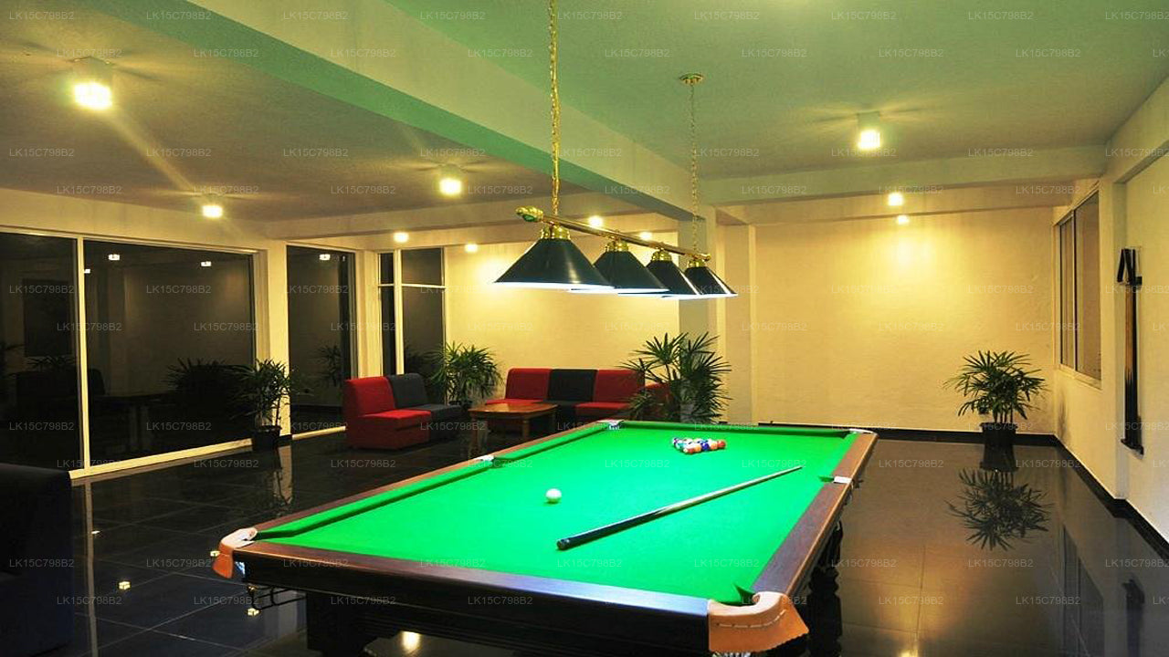 Hotel Heaven's Edge, Ella