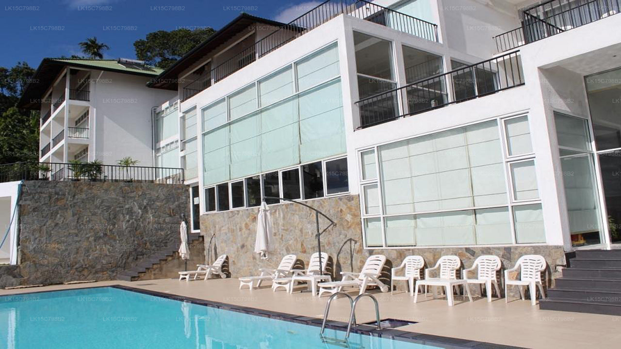 Hotel Heaven's Edge, Ella