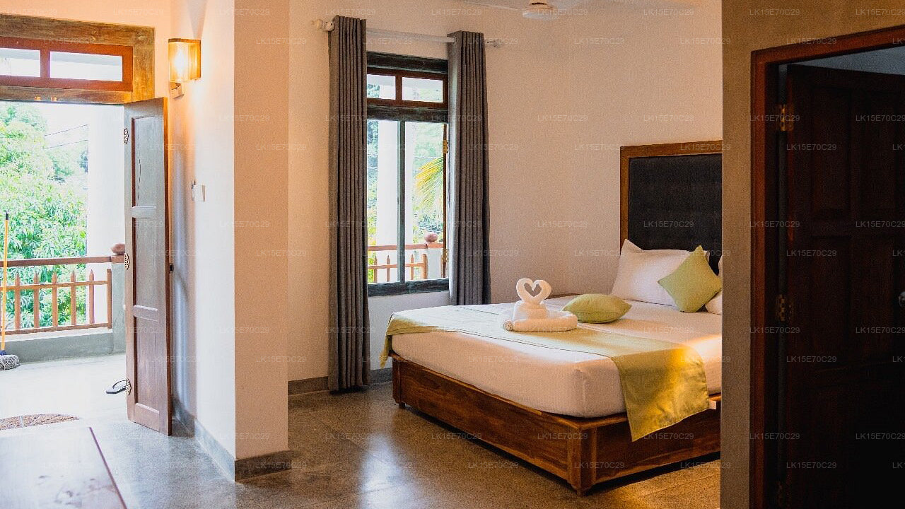 Hiding Unawatuna, Unawatuna