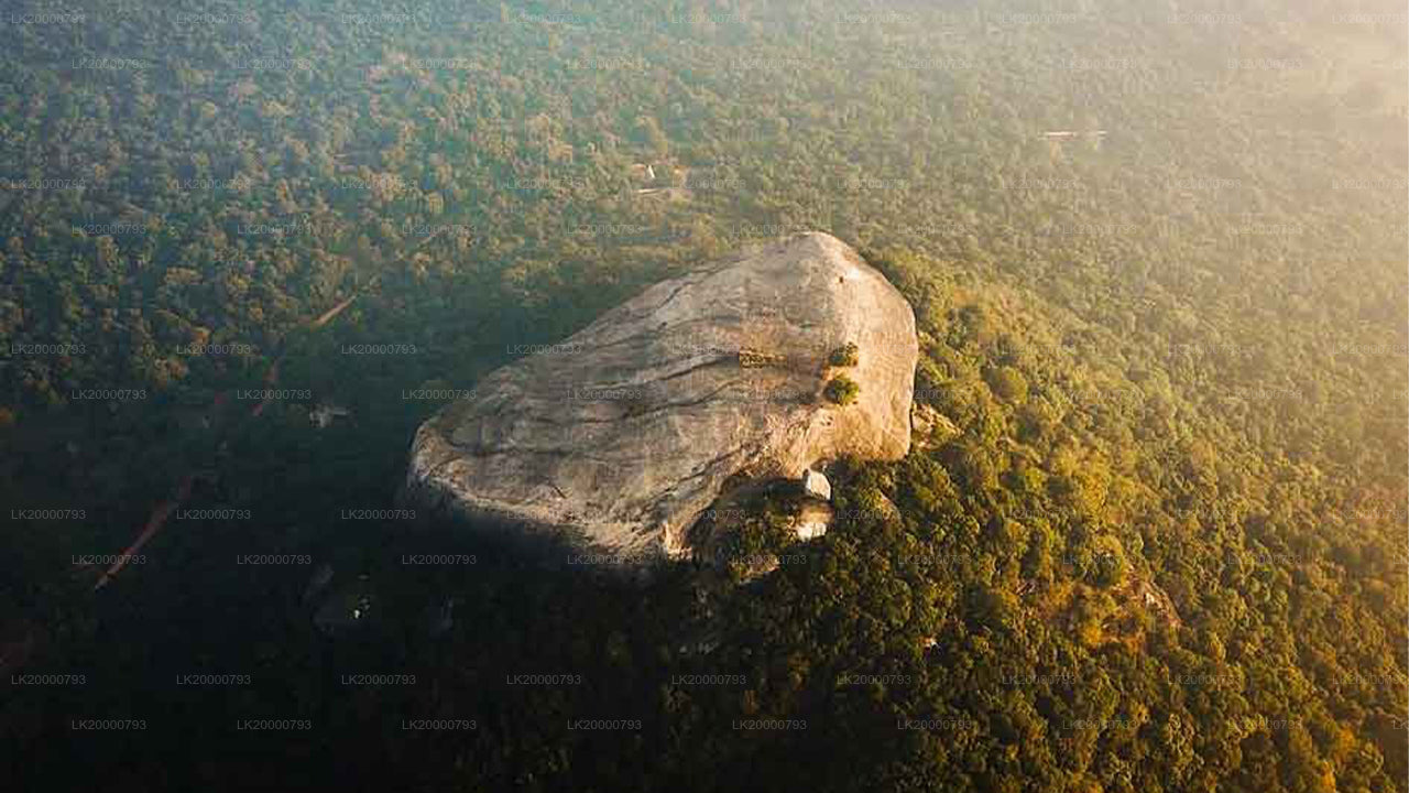 पिदुरंगला गाइडेड टूर एंट्रेंस टिकट के साथ