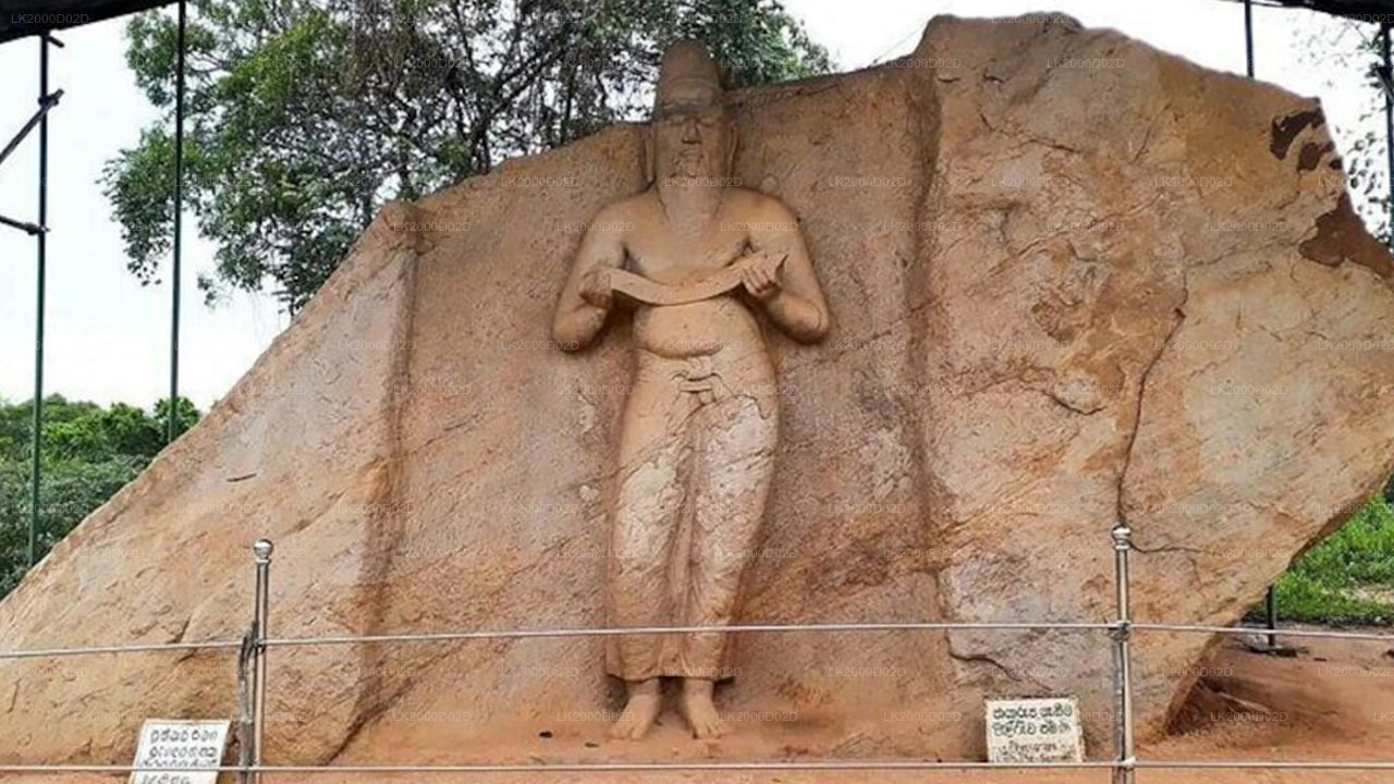 पोलोन्नारुवा प्राचीन शहर का गाइडेड टूर, एंट्रेंस टिकट के साथ