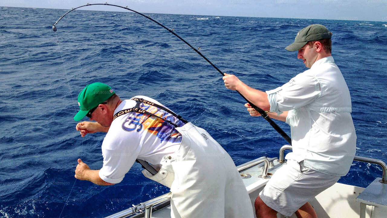 मिरिसा से लक्ज़री स्पीडबोट द्वारा निजी मछली पकड़ने का दौरा