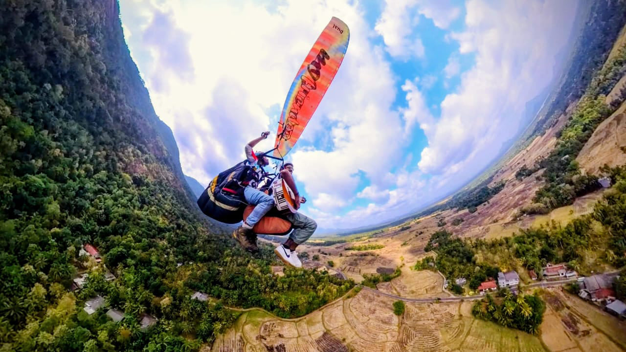 कुरुनेगला से पैराग्लाइडिंग