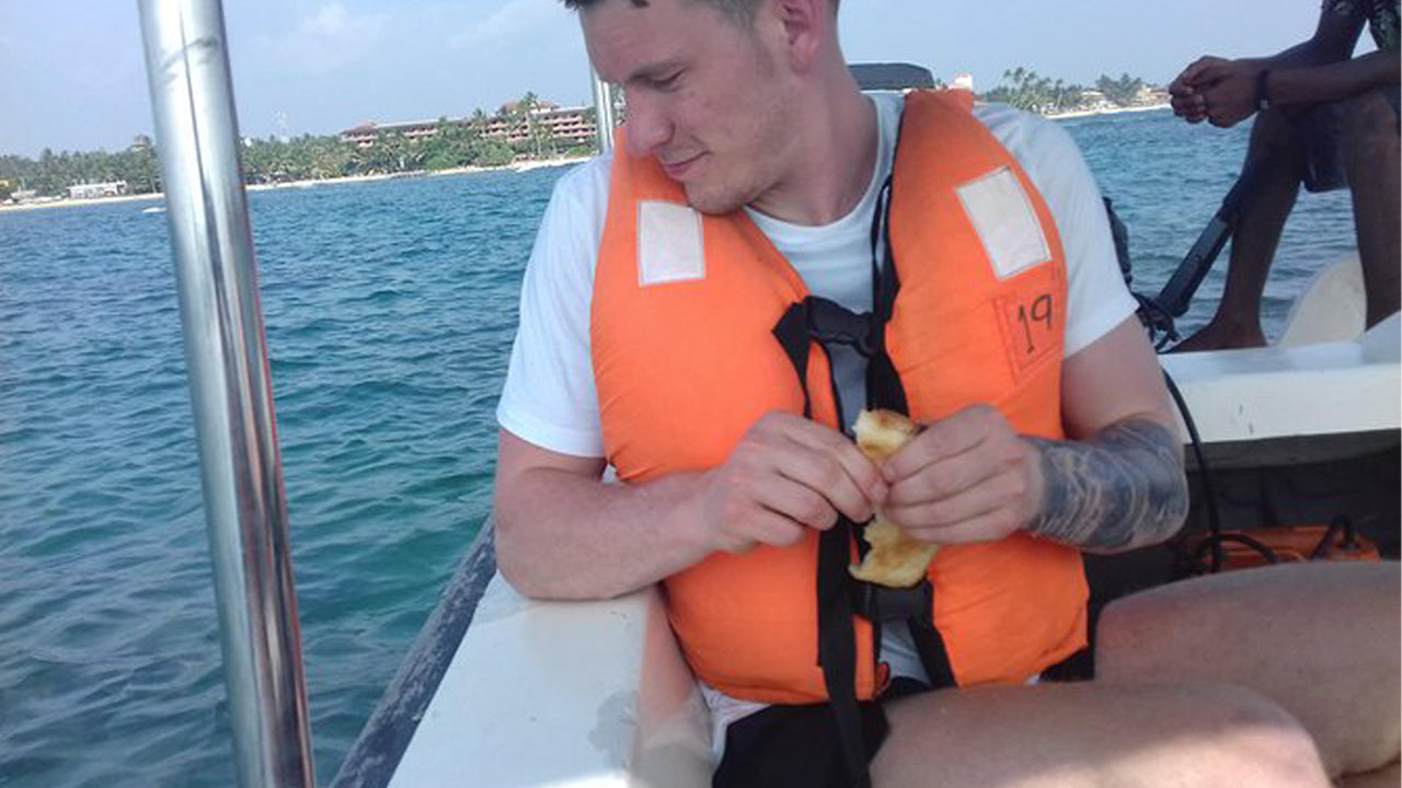 हिक्काडुवा से ग्लास बॉटम बोट राइड