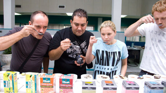 कोलंबो से सीलोन चाय का स्वाद लेना