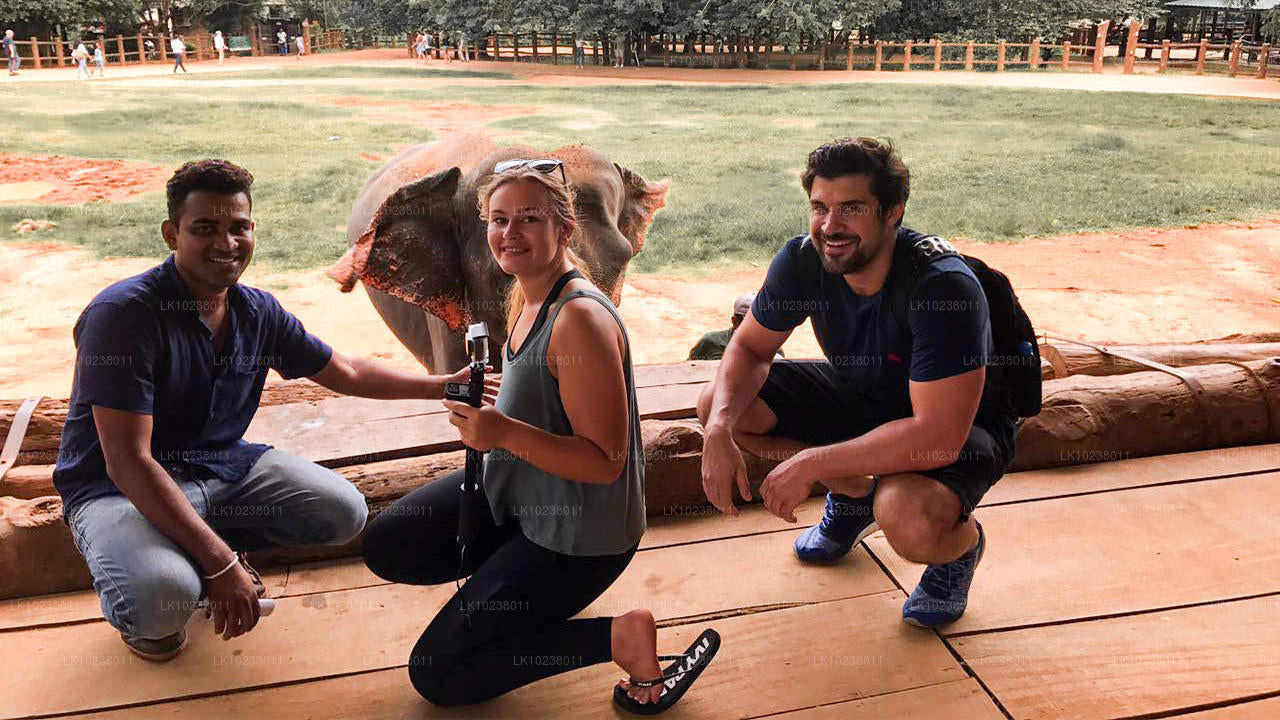 हिक्काडुवा से पहाड़ियों की संस्कृति का दौरा (2 दिन)