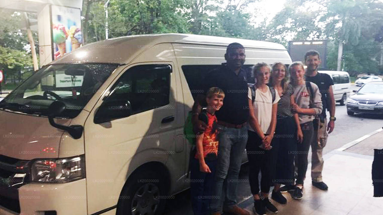 ड्राइवर वाली बड़ी वैन किराए पर लें