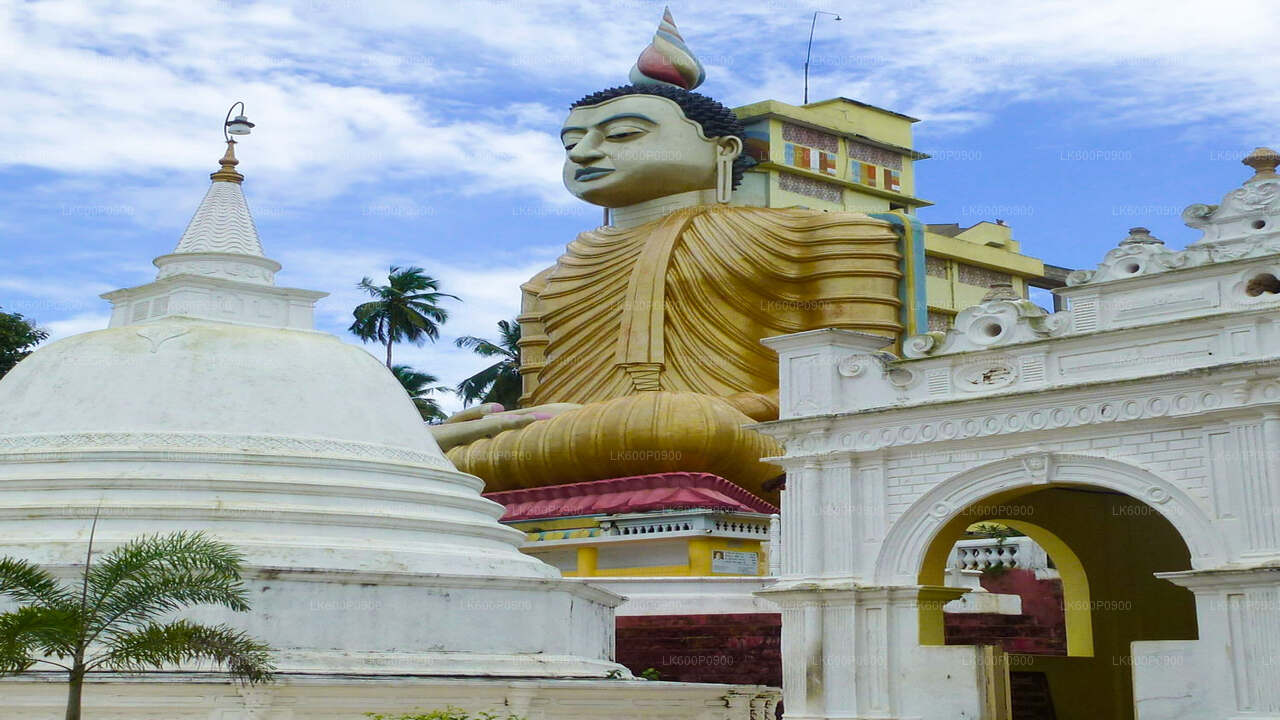 गाले से छिपे हुए मंदिर और सुनसान तटीय इलाकों का टूर