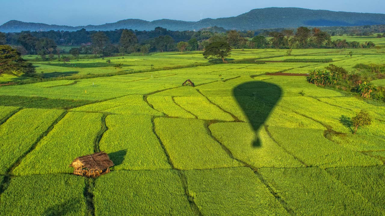 कंडलामा से हॉट एयर बैलूनिंग