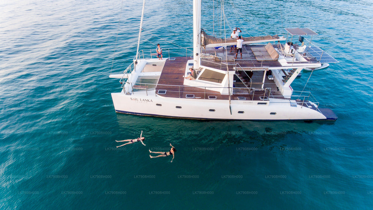 मिरिसा से ओवरनाइट सेलिंग क्रूज़ वेकेशन