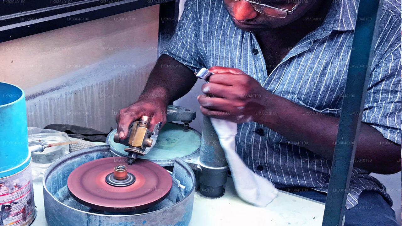 मिरिसा से रत्न और आभूषण कार्यशाला